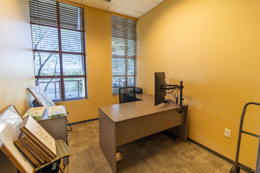 More Photos Of 1725 E Skyline Dr, Tucson Office For Lease