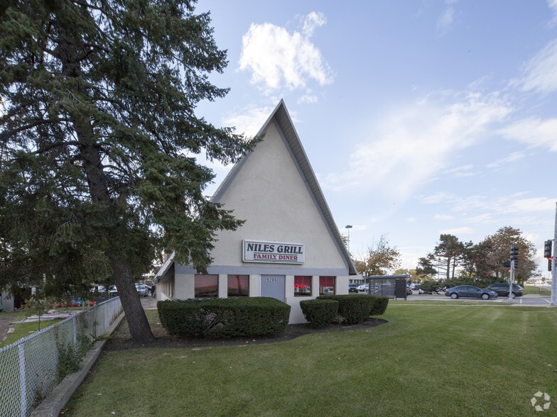 More Photos Of 9206 N Milwaukee Ave, Niles Restaurant For Sale