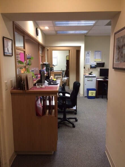 More Photos Of 17175 SW Tualatin Valley Hwy, Beaverton Medical For Lease