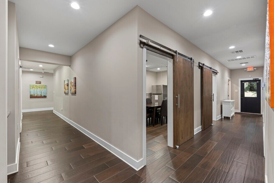 More Photos Of 9518 Tioga Dr, San Antonio Office For Sale