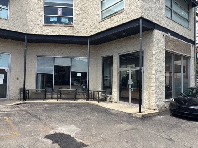 More Photos Of 2010 N Damen Ave, Chicago General Retail For Lease