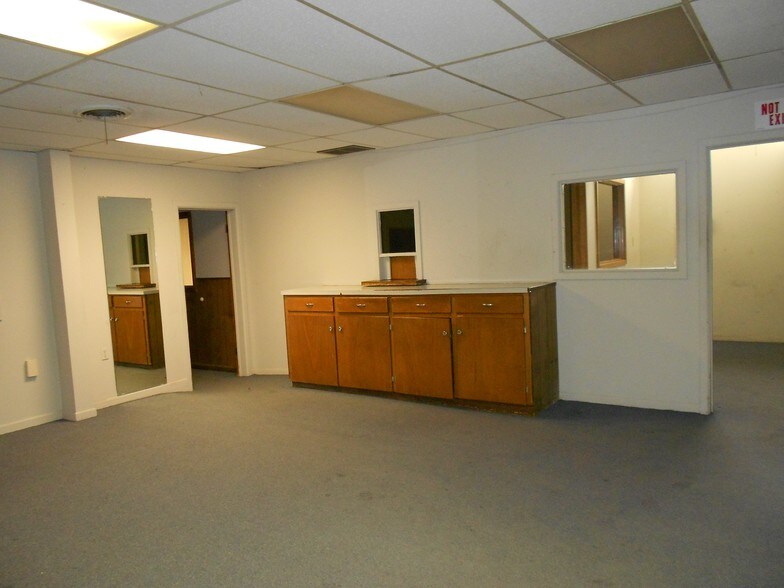 More Photos Of 218 Elm St, Abilene Flex For Sale