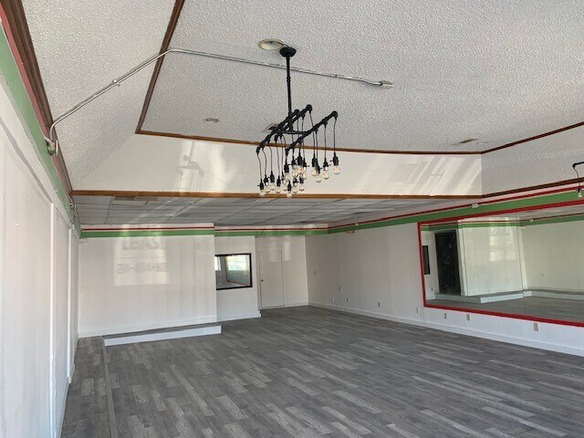 More Photos Of 2706 Samuell Blvd, Dallas Storefront For Lease