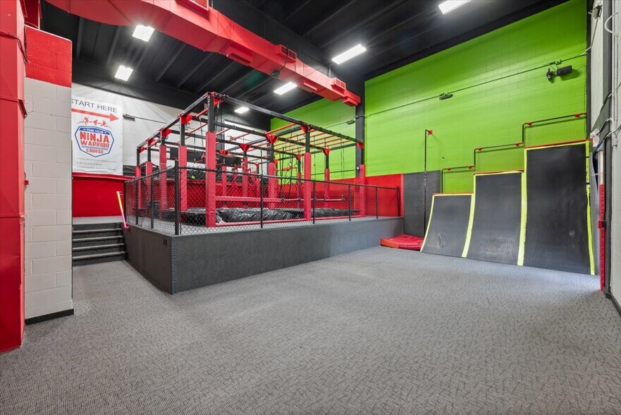 More Photos Of 7 S 4th St, Council Bluffs Health Club For Sale