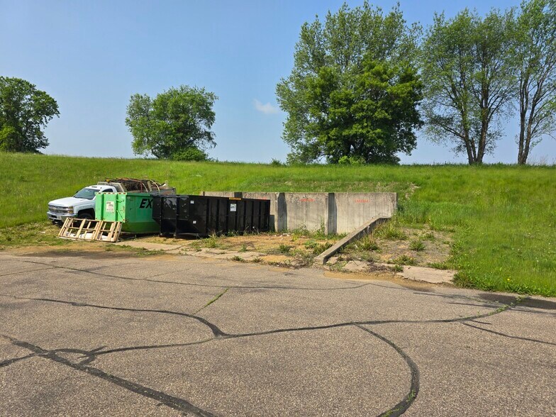 More Photos Of 855 Industrial Dr, Mondovi Distribution For Lease