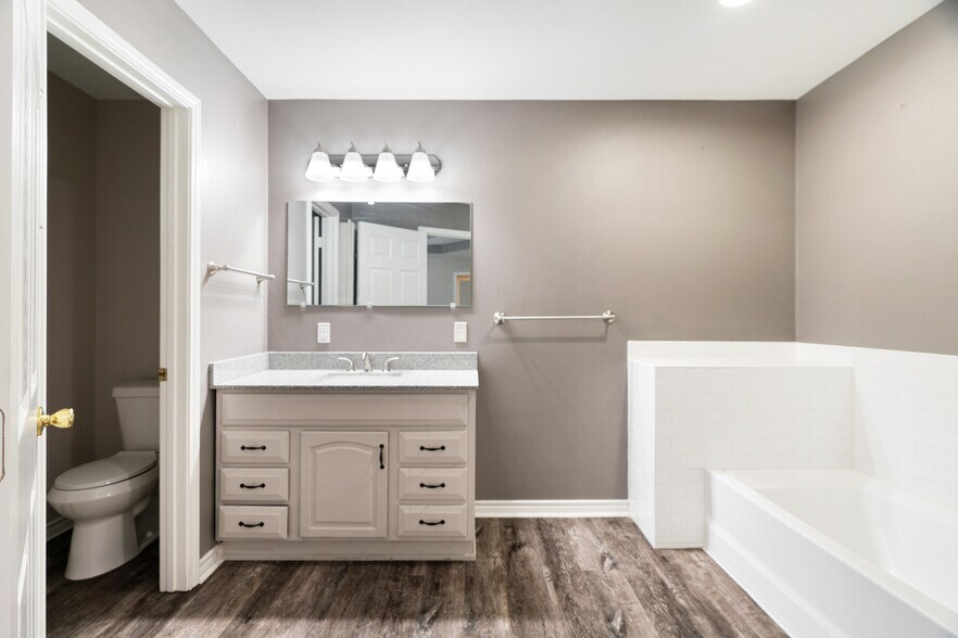 More Photos Of 6210 Lamar Rd, Reno Flex For Sale