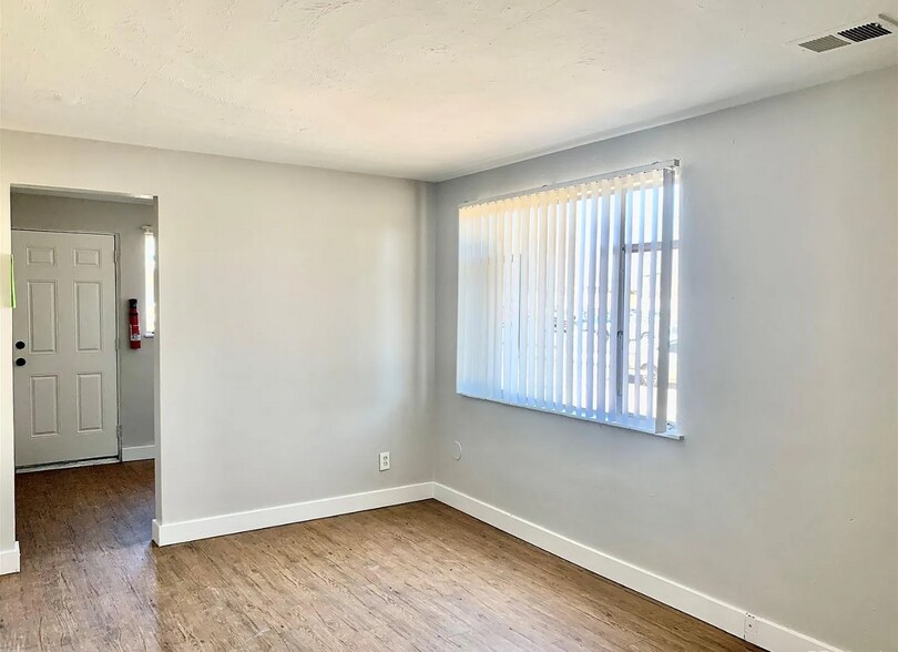 More Photos Of 1143 Akron St, Aurora Apartments For Sale