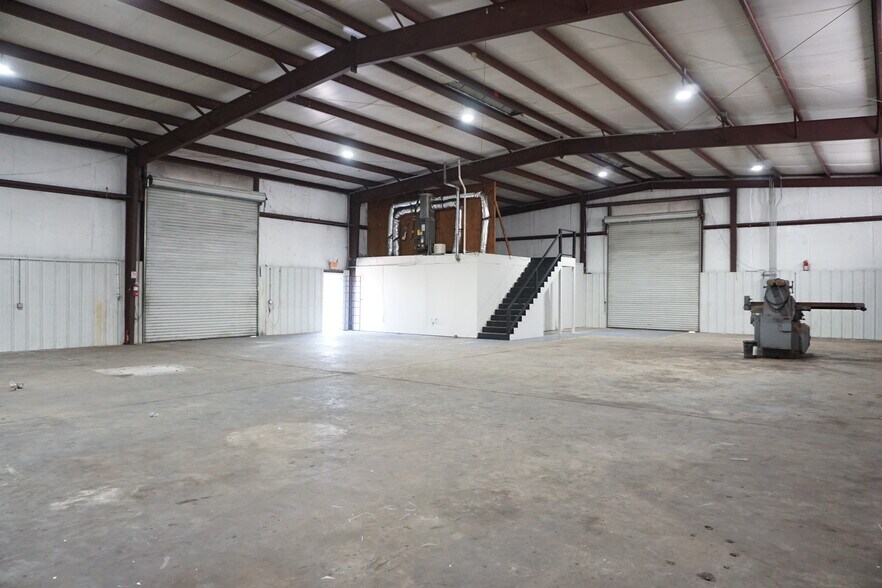More Photos Of 5603 Northdale St, Houston Warehouse For Lease