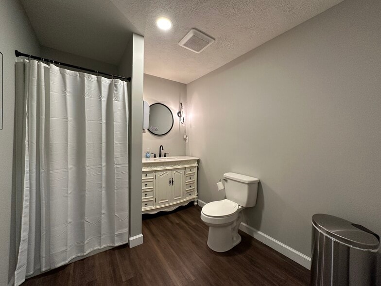 More Photos Of 1507 N Main St, Franklin Medical For Sale