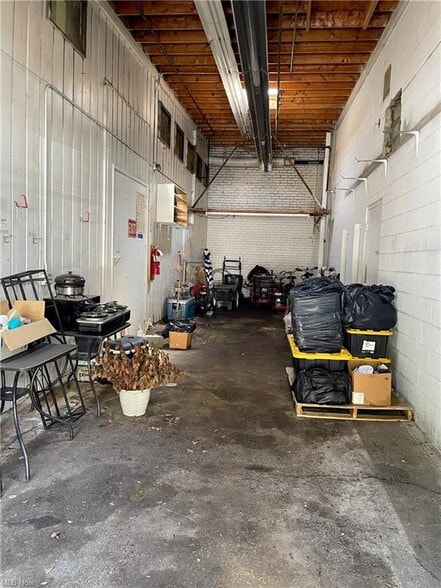 More Photos Of 8110 Lake Ave, Cleveland Manufacturing For Lease