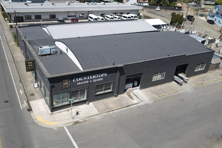 More Photos Of 403 NE Winchester St, Roseburg Freestanding For Sale