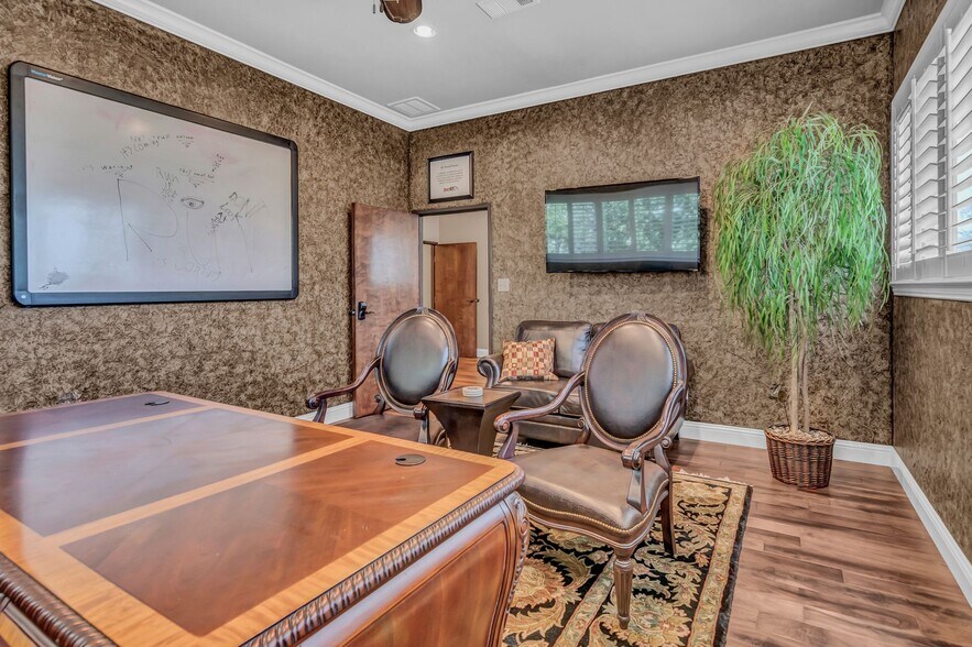 More Photos Of 1812 Cindy Ln, Bedford Office For Sale