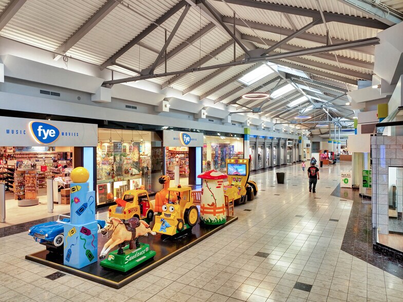 More Photos Of 2922-2950 Watson Blvd, Centerville Unknown For Lease