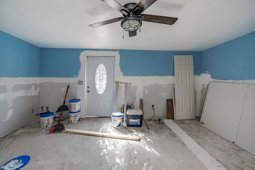 More Photos Of 415 Cooper St, Punta Gorda Flex For Sale