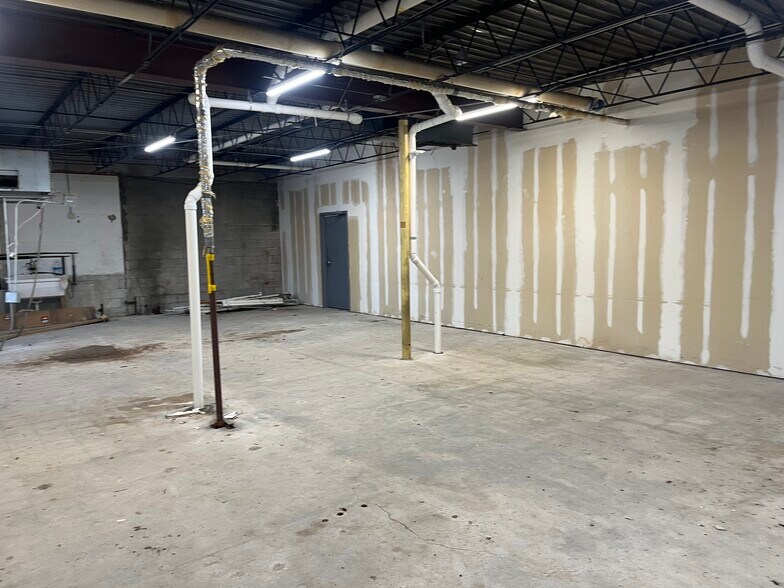More Photos Of 1233 Larpenteur Ave W, Roseville General Retail For Lease