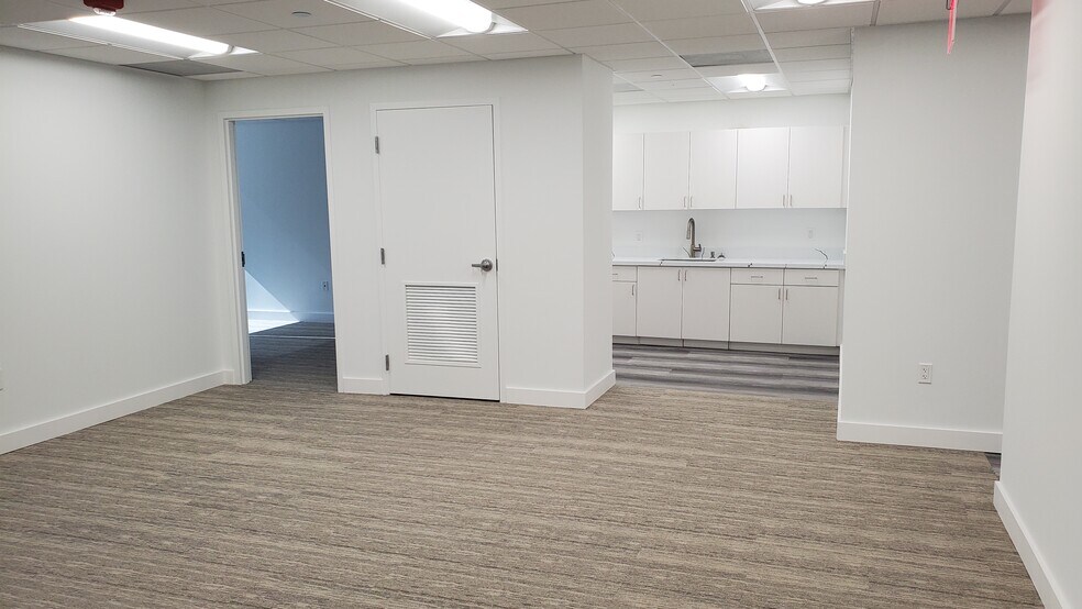 More Photos Of 2300 Glades Rd, Boca Raton Unknown For Lease