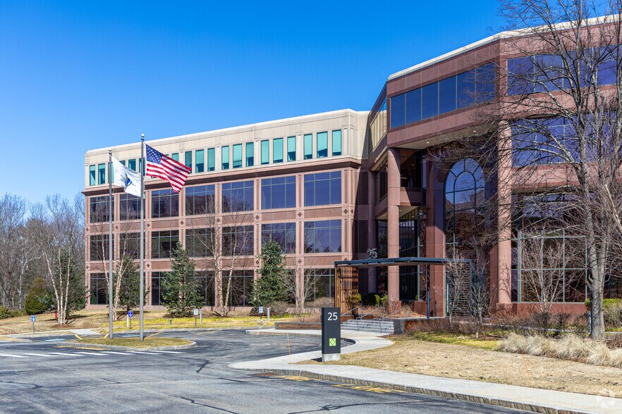 More Photos Of 25 Corporate Dr, Burlington Office For Lease