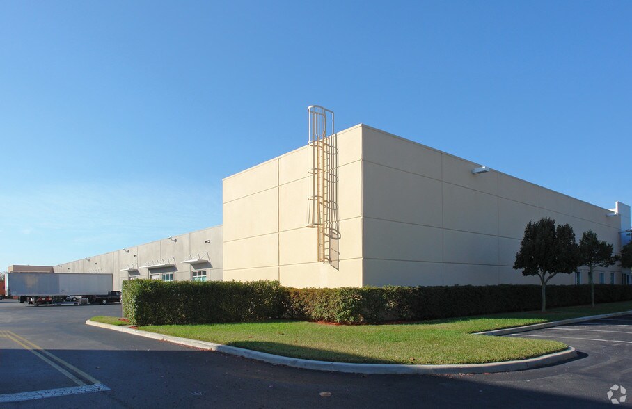 More Photos Of 15951 SW 41st Rd, Davie Warehouse For Lease
