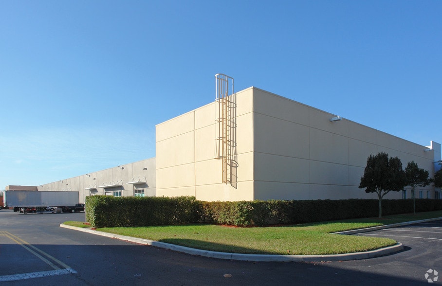 More Photos Of 15951 SW 41st St, Davie Warehouse For Lease