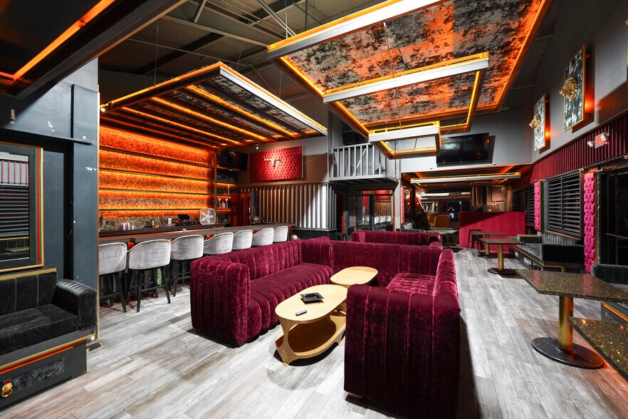 More Photos Of 2735 Washington Ave, Houston Freestanding For Lease