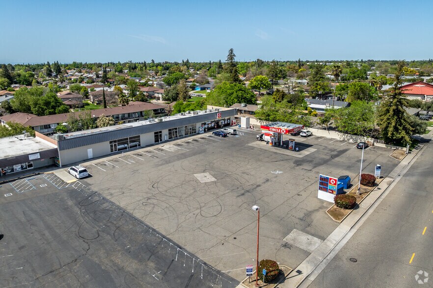 More Photos Of 5557 Hemlock St, Sacramento General Retail For Lease