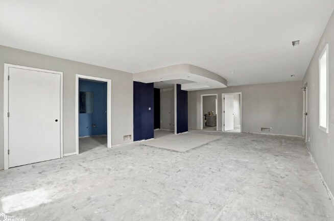 More Photos Of 1307 Broadway St, West Burlington Freestanding For Sale
