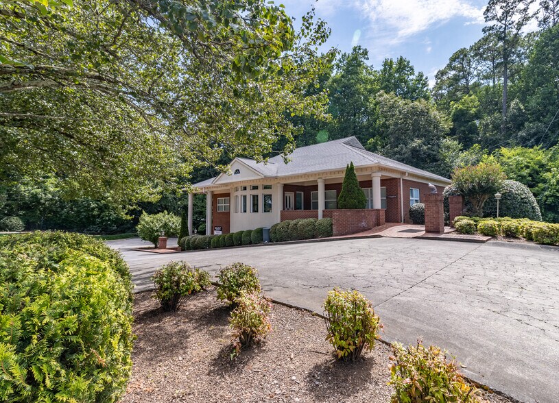 More Photos Of 1421 Ross Dr, Dalton Office For Sale