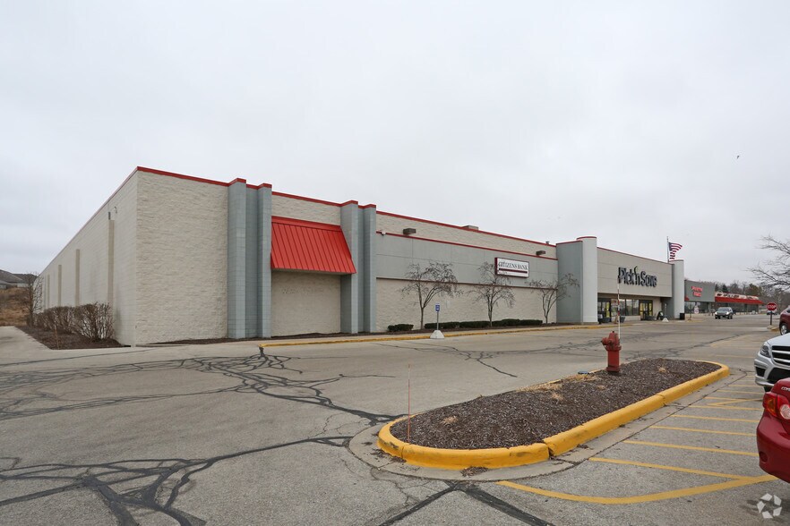 More Photos Of S74W17005 Janesville Rd, Muskego Supermarket For Lease