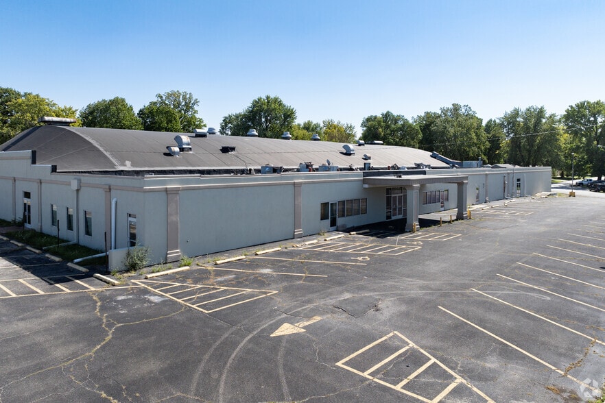 More Photos Of 3220 Stanton St, Springfield Storefront For Sale