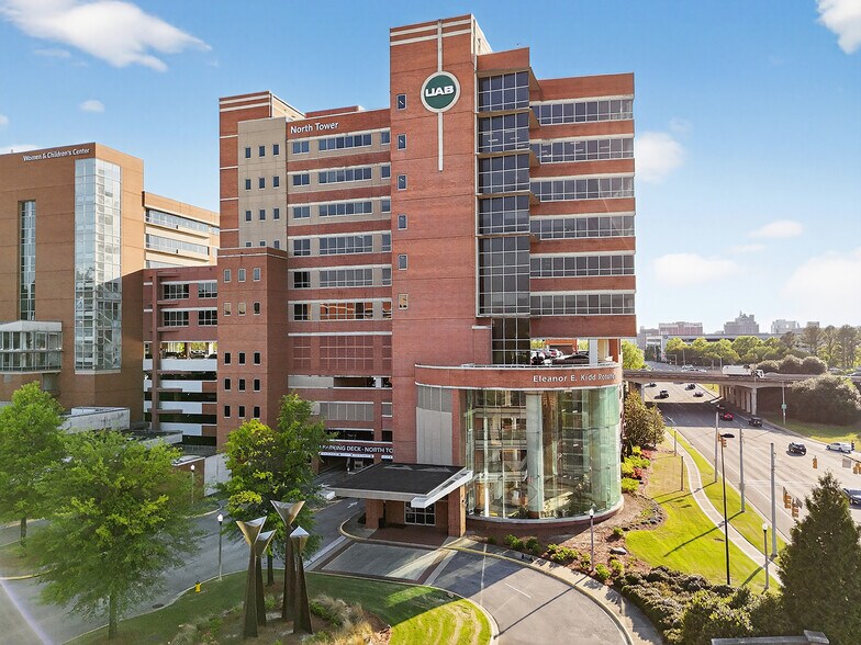 More Photos Of 800 Saint Vincents Dr, Birmingham Medical For Lease