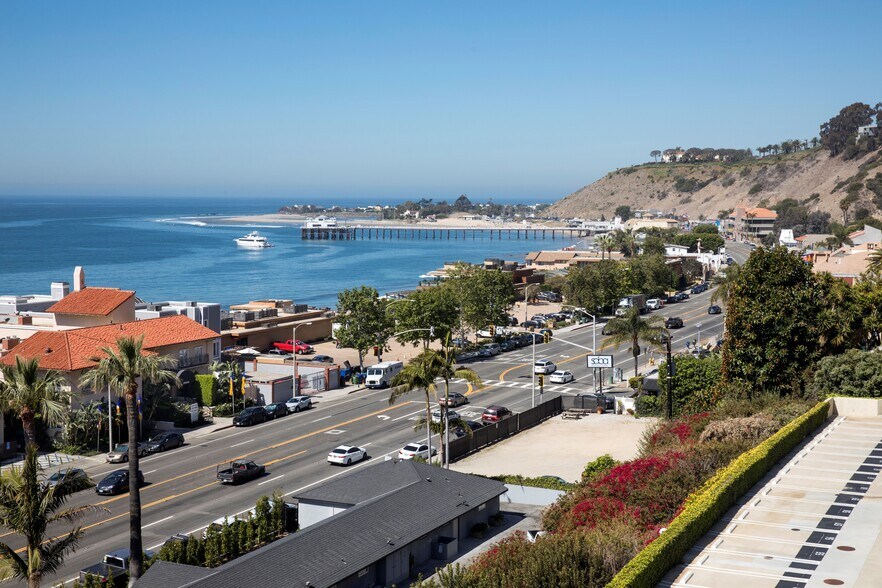More Photos Of 22619 Pacific Coast Hwy, Malibu Office For Sale