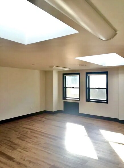 More Photos Of 3331 NE Sandy Blvd, Portland Storefront Retail Office For Lease