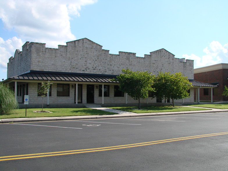 Primary Photo Of 201-203 Stillwater, Wimberley Medical For Sale