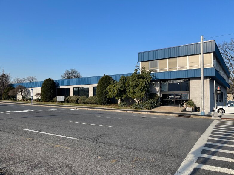 Primary Photo Of 65 River St, New Rochelle Showroom For Lease