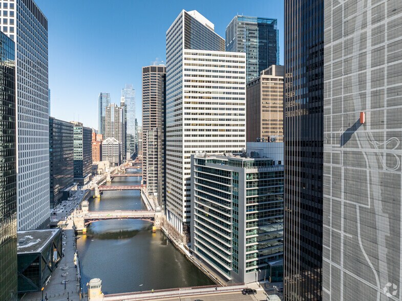 More Photos Of 200 S Wacker Dr, Chicago Office For Lease