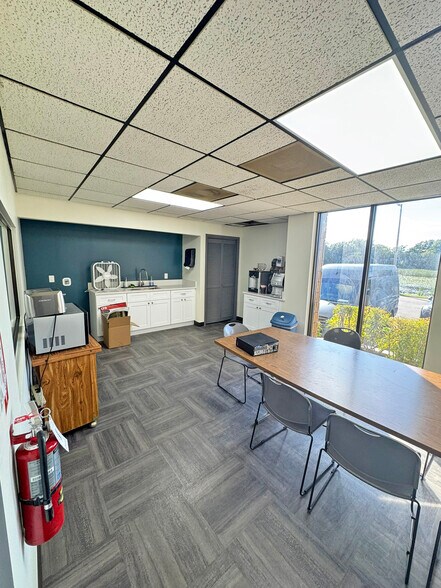 More Photos Of 5040 Tampa West Blvd, Tampa Warehouse For Sale