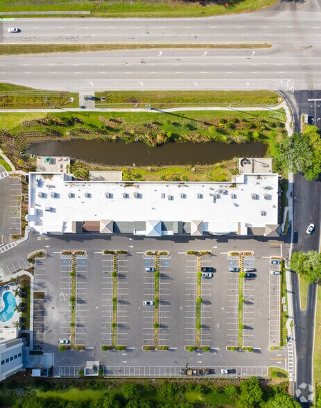 More Photos Of 10250-10314 Causeway Blvd, Tampa General Retail For Lease