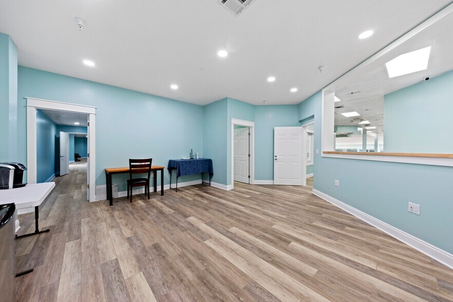 More Photos Of 5420 Hickory St, Panama City Office For Lease