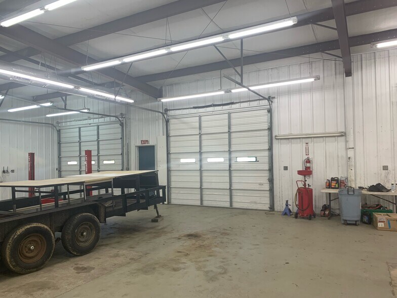 More Photos Of 123 E Plymouth Rd, Columbus Industrial For Lease