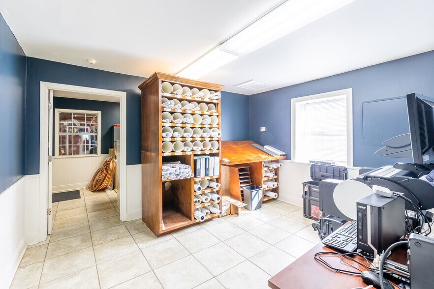 More Photos Of 101 Menard Rd, Houma Light Manufacturing For Lease