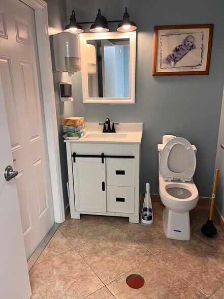 More Photos Of 3500-3553 High Ridge Rd, Boynton Beach Light Distribution For Sale