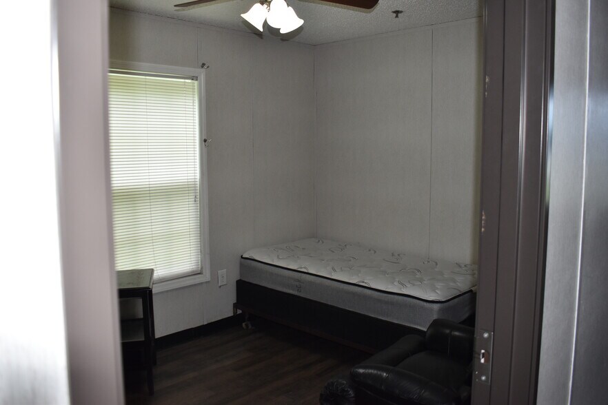 More Photos Of 1893 90th Ave, Vero Beach Auto Repair For Lease