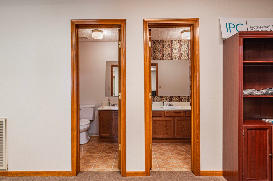 More Photos Of 1950 Oday Rd, Pearland Manufacturing For Sale