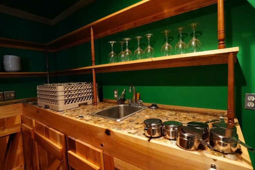 More Photos Of 101 Court Sq, Abbeville Restaurant For Sale