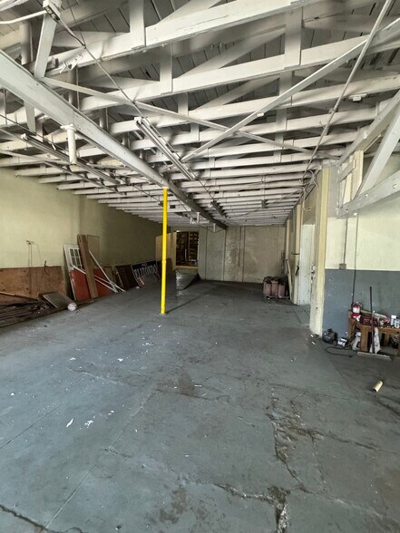 More Photos Of 226-232 Rivas St, San Antonio Manufacturing For Sale