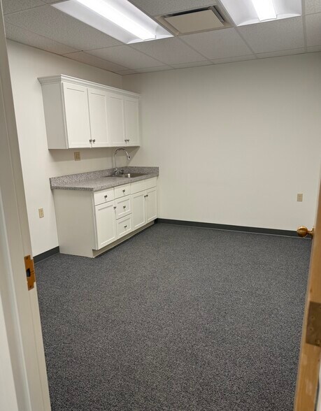 More Photos Of 1501 E Main St, Meriden Office For Lease