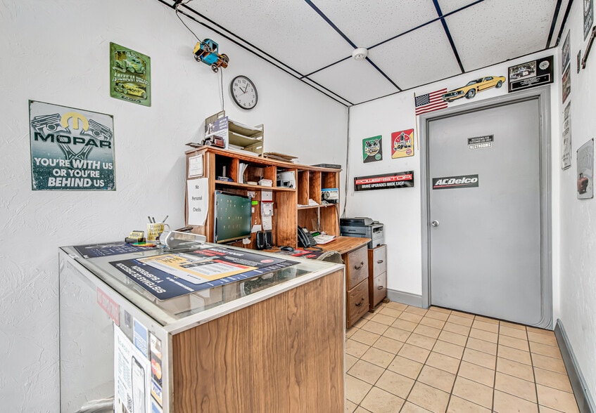 More Photos Of 925 N Federal Hwy, Boynton Beach Auto Repair For Sale