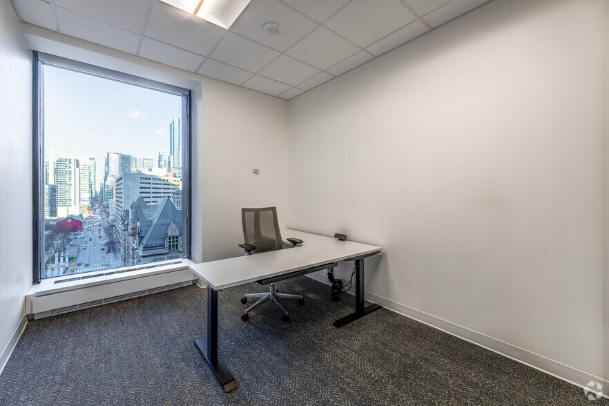 More Photos Of 390 Bay St, Toronto Office For Lease