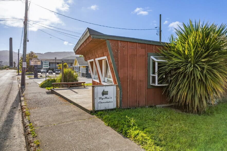 More Photos Of 235 Garibaldi Ave, Garibaldi General Retail For Sale