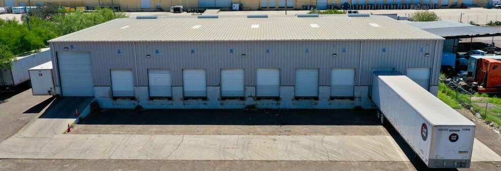More Photos Of 310 Union Pacific Blvd, Laredo Warehouse For Lease
